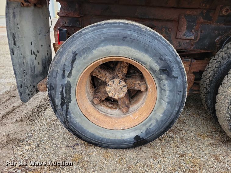 image for item NO9783 1995 International 4900 dump truck