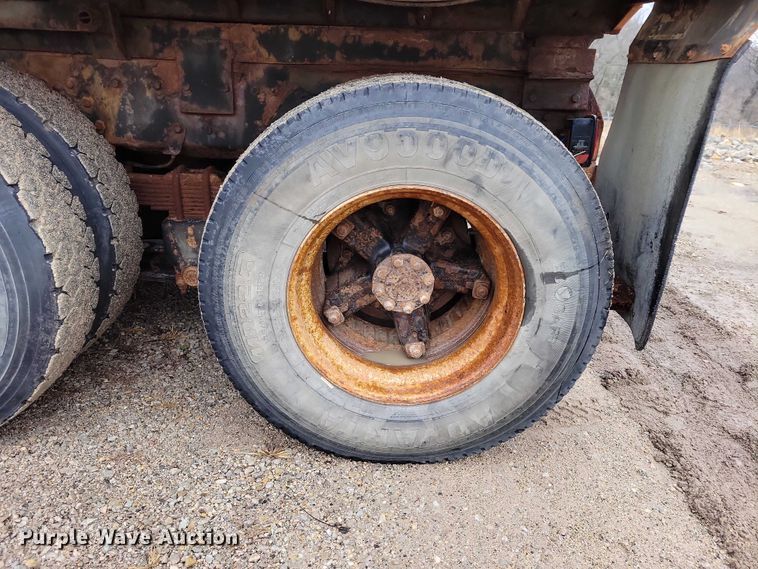 image for item NO9783 1995 International 4900 dump truck