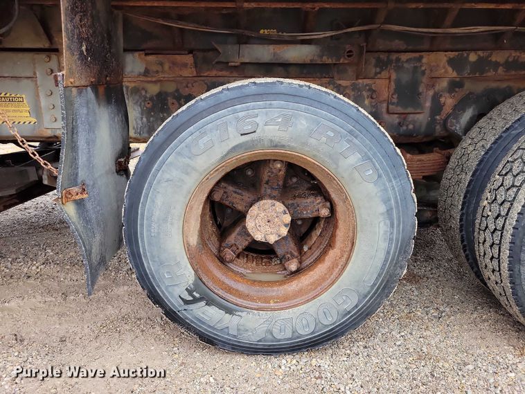 image for item NO9783 1995 International 4900 dump truck