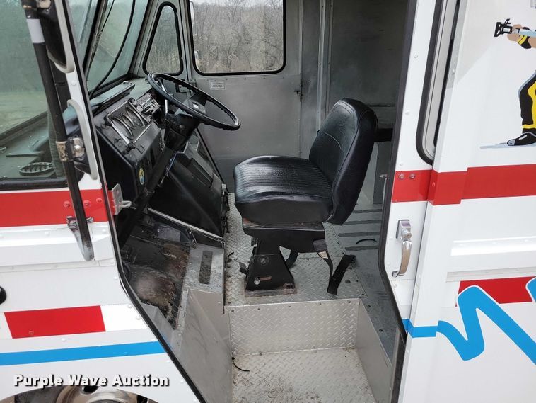 image for item NO9784 1988 Ultimaster  P30 rescue vehicle