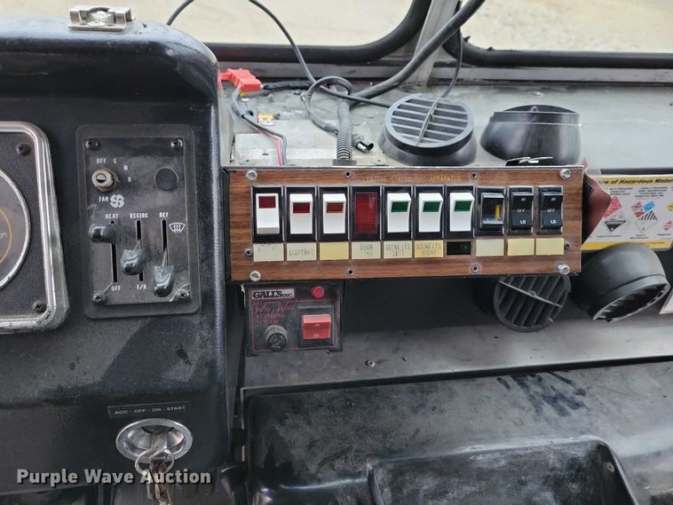 image for item NO9784 1988 Ultimaster  P30 rescue vehicle