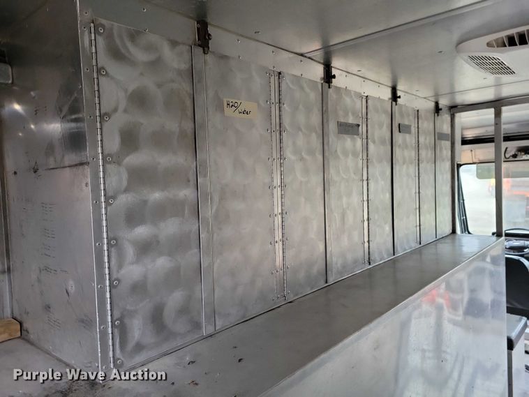 image for item NO9784 1988 Ultimaster  P30 rescue vehicle