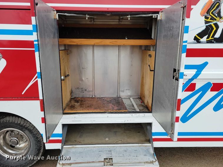 image for item NO9784 1988 Ultimaster  P30 rescue vehicle