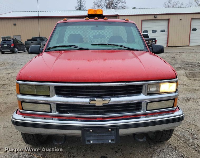 image for item NO9785 2000 Chevrolet K3500 pickup truck