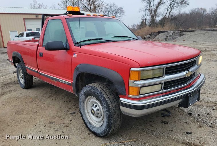 image for item NO9785 2000 Chevrolet K3500 pickup truck