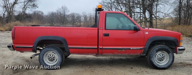 image for item NO9785 2000 Chevrolet K3500 pickup truck