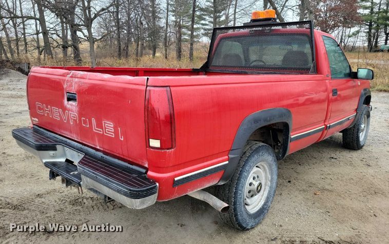 image for item NO9785 2000 Chevrolet K3500 pickup truck