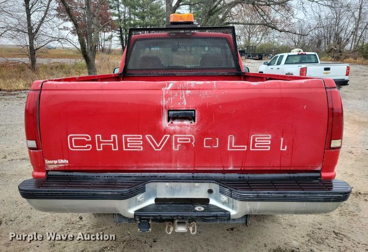 image for item NO9785 2000 Chevrolet K3500 pickup truck