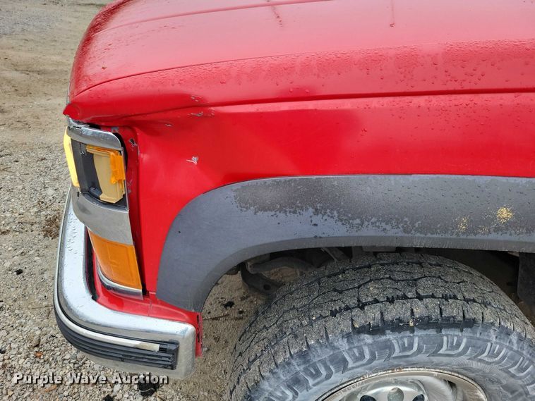 image for item NO9785 2000 Chevrolet K3500 pickup truck