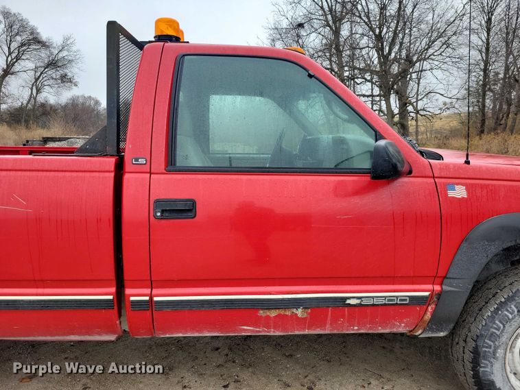 image for item NO9785 2000 Chevrolet K3500 pickup truck