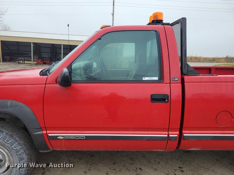 image for item NO9785 2000 Chevrolet K3500 pickup truck