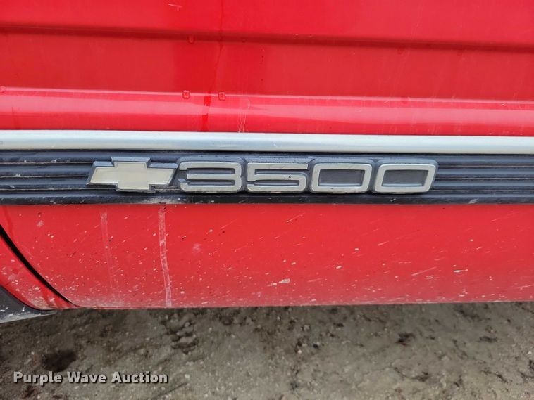 image for item NO9785 2000 Chevrolet K3500 pickup truck