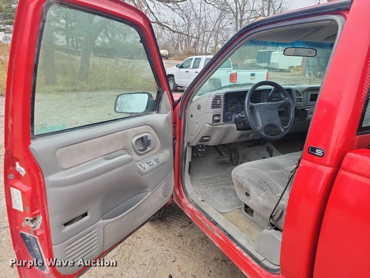 image for item NO9785 2000 Chevrolet K3500 pickup truck