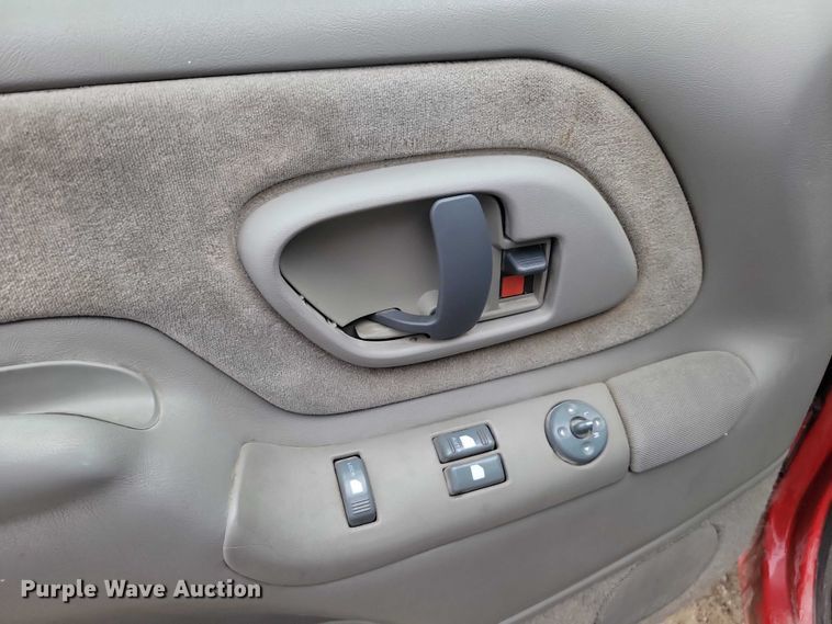 image for item NO9785 2000 Chevrolet K3500 pickup truck