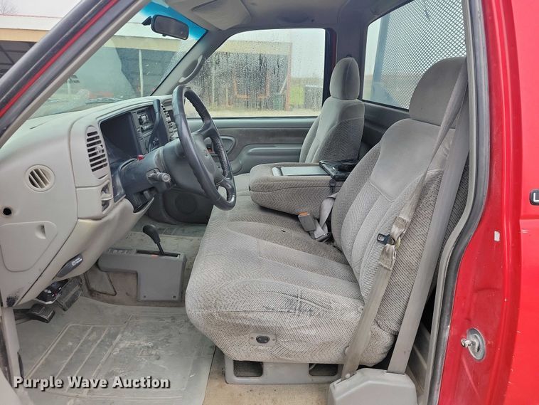 image for item NO9785 2000 Chevrolet K3500 pickup truck