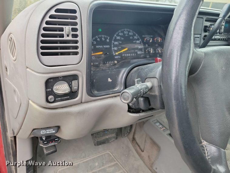 image for item NO9785 2000 Chevrolet K3500 pickup truck