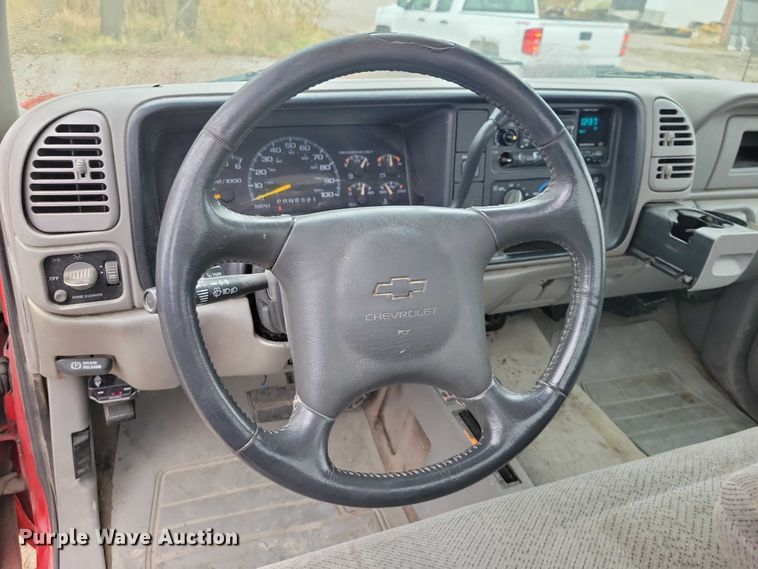 image for item NO9785 2000 Chevrolet K3500 pickup truck