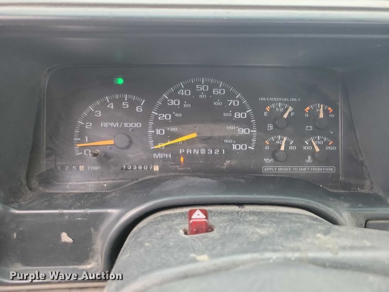 image for item NO9785 2000 Chevrolet K3500 pickup truck