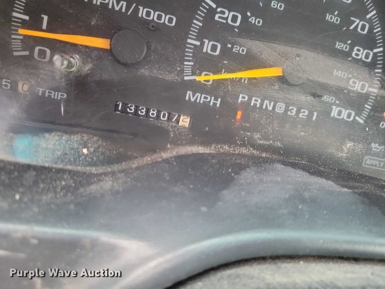 image for item NO9785 2000 Chevrolet K3500 pickup truck