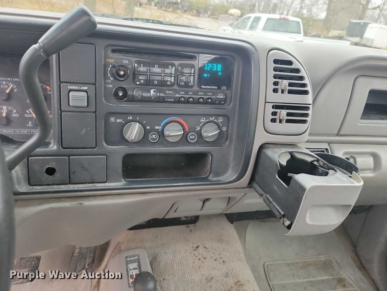 image for item NO9785 2000 Chevrolet K3500 pickup truck