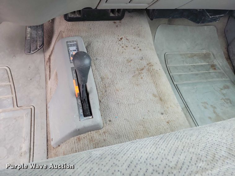 image for item NO9785 2000 Chevrolet K3500 pickup truck