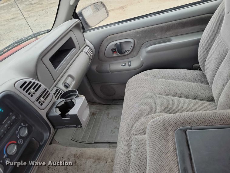 image for item NO9785 2000 Chevrolet K3500 pickup truck