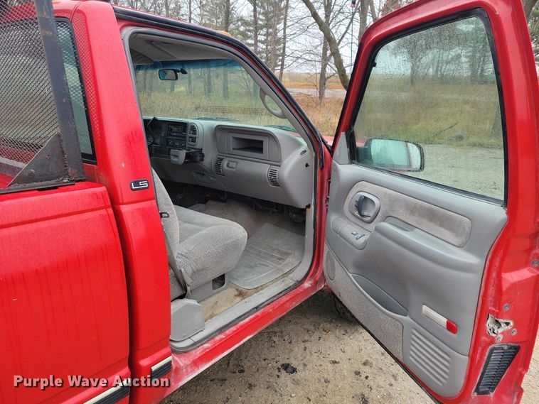 image for item NO9785 2000 Chevrolet K3500 pickup truck