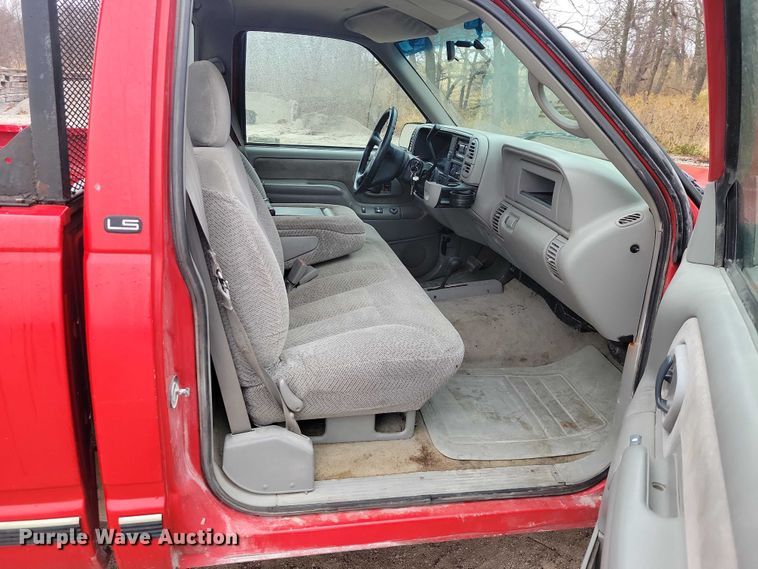 image for item NO9785 2000 Chevrolet K3500 pickup truck