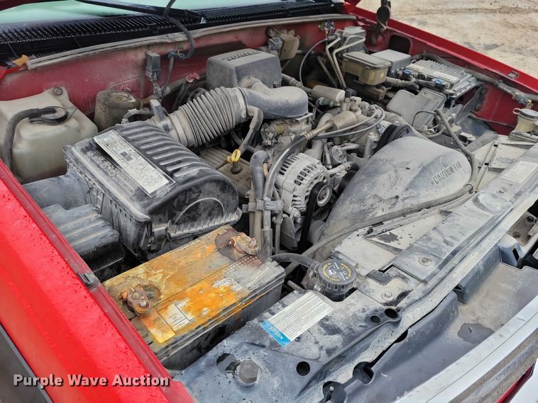 image for item NO9785 2000 Chevrolet K3500 pickup truck