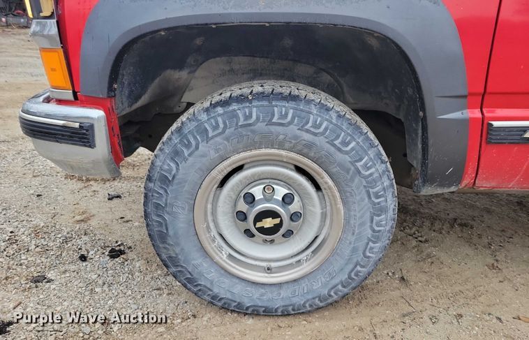 image for item NO9785 2000 Chevrolet K3500 pickup truck