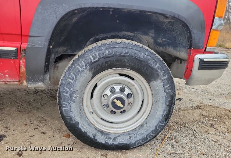 image for item NO9785 2000 Chevrolet K3500 pickup truck