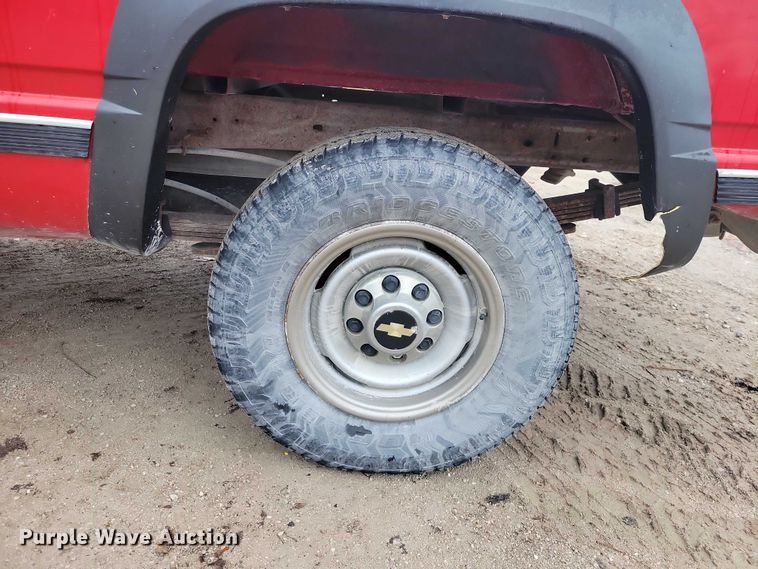 image for item NO9785 2000 Chevrolet K3500 pickup truck