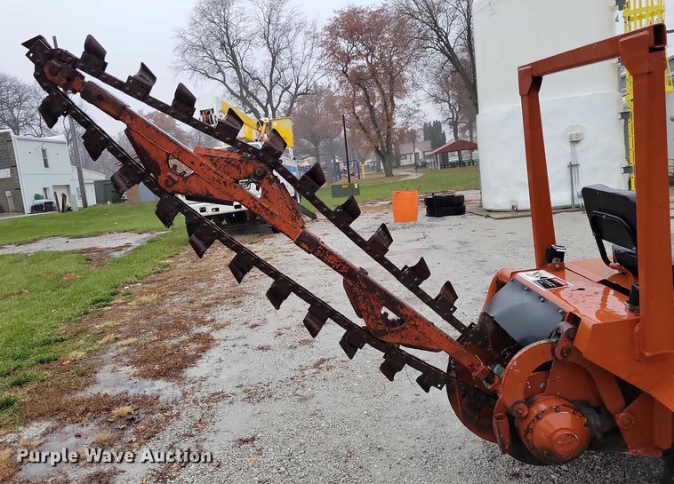 image for item NO9797 Ditch Witch V30 trencher