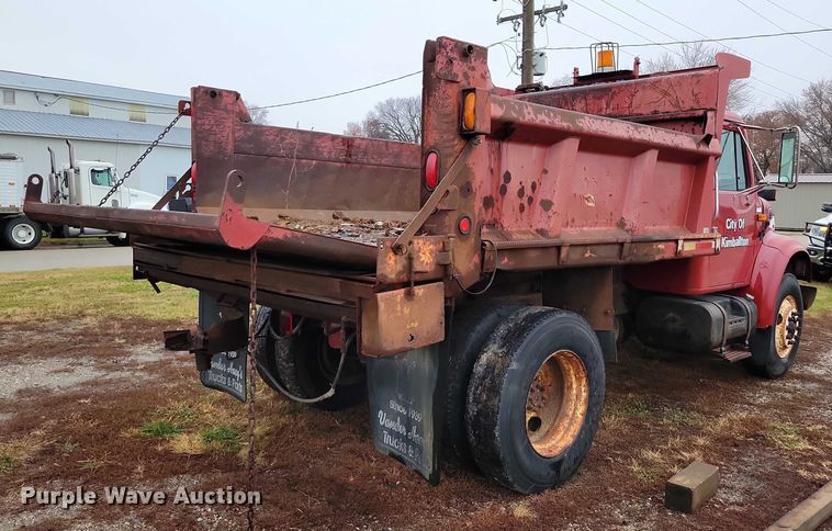 image for item NO9800 2001 International 4700 dump truck