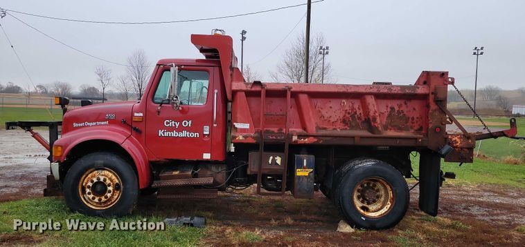 image for item NO9800 2001 International 4700 dump truck