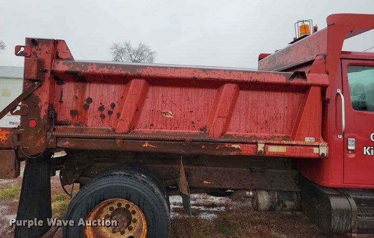 image for item NO9800 2001 International 4700 dump truck