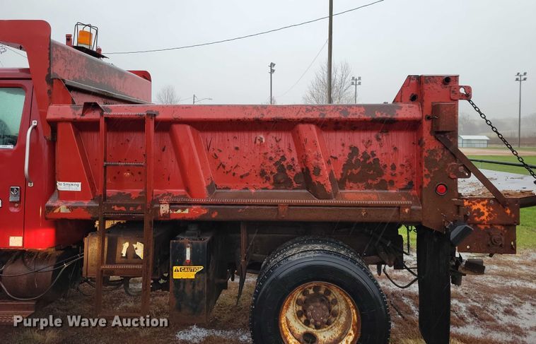 image for item NO9800 2001 International 4700 dump truck