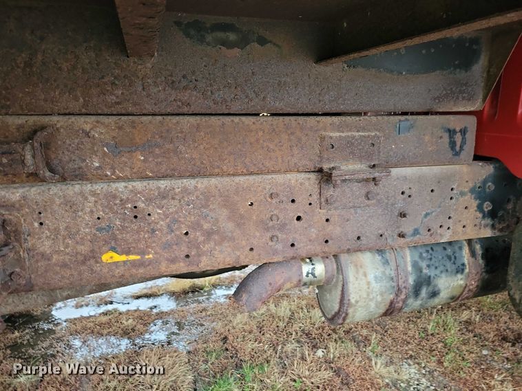 image for item NO9800 2001 International 4700 dump truck