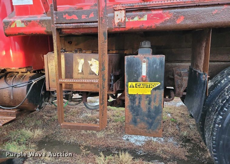 image for item NO9800 2001 International 4700 dump truck