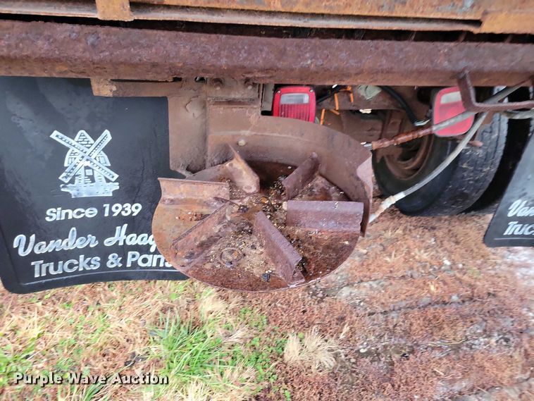 image for item NO9800 2001 International 4700 dump truck