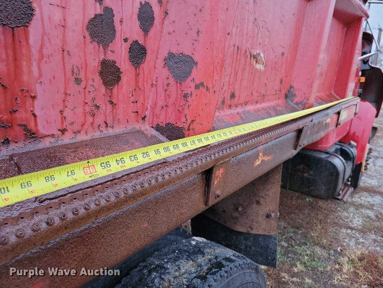 image for item NO9800 2001 International 4700 dump truck