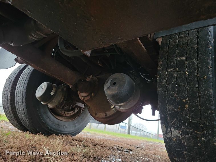 image for item NO9800 2001 International 4700 dump truck