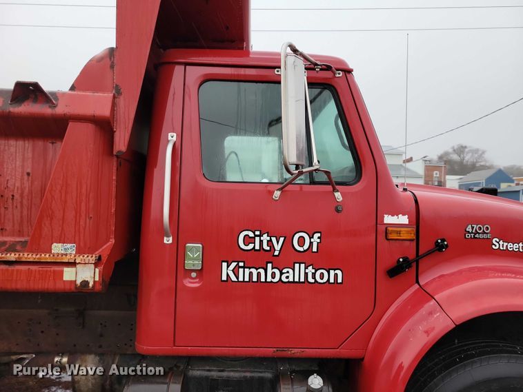 image for item NO9800 2001 International 4700 dump truck