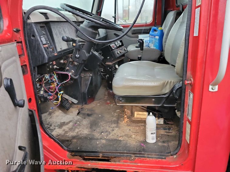 image for item NO9800 2001 International 4700 dump truck