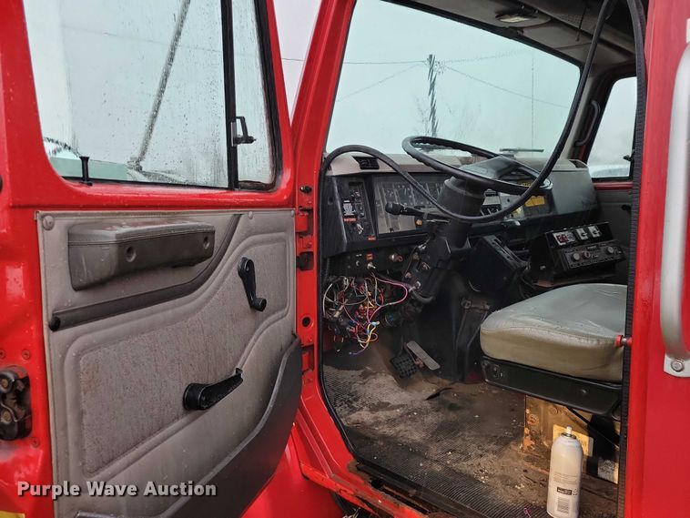 image for item NO9800 2001 International 4700 dump truck