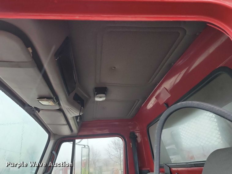 image for item NO9800 2001 International 4700 dump truck