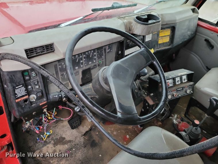 image for item NO9800 2001 International 4700 dump truck