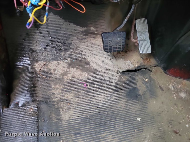 image for item NO9800 2001 International 4700 dump truck