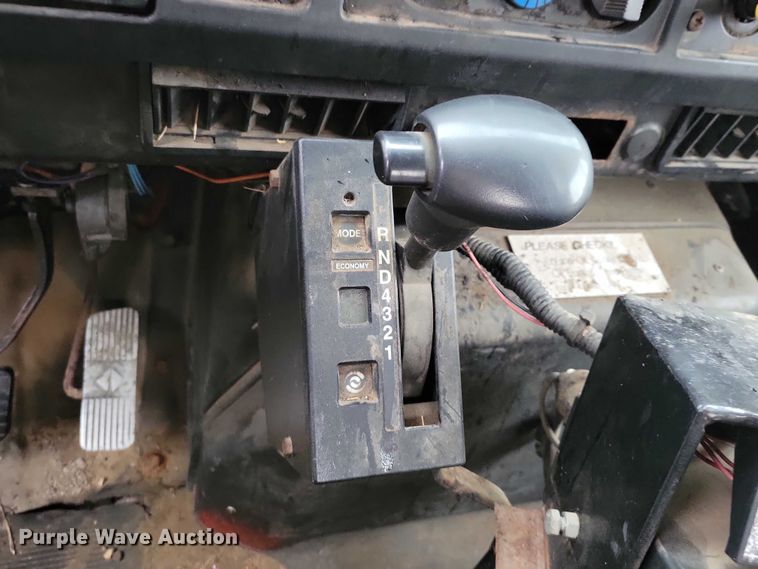 image for item NO9800 2001 International 4700 dump truck