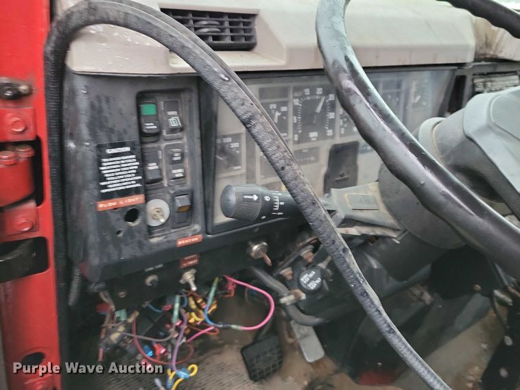 image for item NO9800 2001 International 4700 dump truck